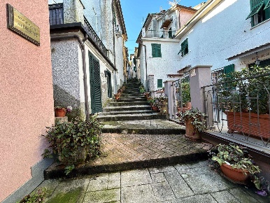 Foto Appartamento a Follo di 73 m² con 4 locali in vendita