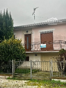 Foto Villa a schiera a Suzzara Centro di 220 m² con 4 locali in vendita