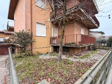 Foto Appartamento a Guidizzolo Centro di 80 m² con 6 locali in vendita