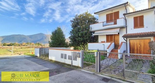 Foto Villa a schiera a San Giuliano Terme Ghezzano di 100 m² con 5 locali