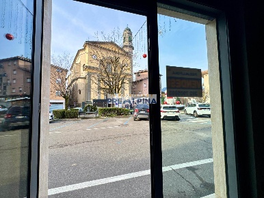 Foto Locale commerciale in Piazza Libertà, Leffe di 50 m² con 2 locali