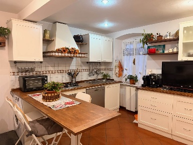 Foto Case semi ndipendenti a Carrara Avenza di 75 m² con 4 locali