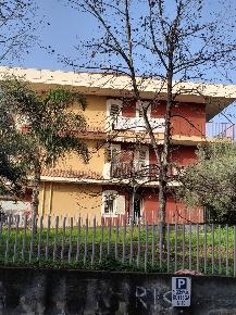 Foto Appartamento a Aci Catena Centro di 120 m² con 4 locali in vendita