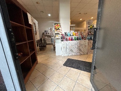 Foto Locale commerciale a Arcola Piano Di Arcola di 83 m² con 1 locali