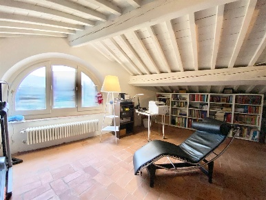 Foto Appartamento a Pistoia Centro Storico di 205 m² con 6 locali