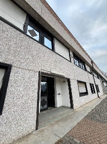 Foto Capannone industriale a Novellara Centro di 1000 m² con 10 locali