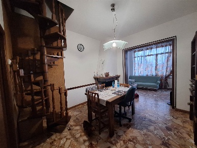 Foto Appartamento a San Severino Marche Centro di 75 m² con 6 locali