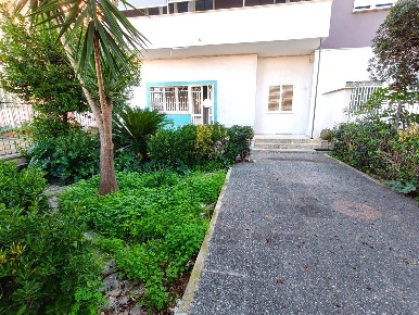 Foto Case semi ndipendenti in Via Lequile, Lecce Poligono - Via San Cesario