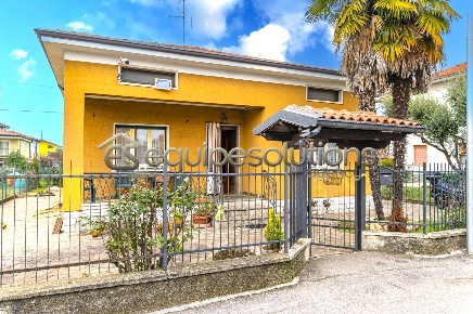 Foto Casa indipendente in Via Cavallieri di Vittorio Veneto, Gorlago