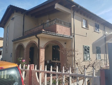 Foto Appartamento in Luigi Fioravanti, Teramo di 126 m² con 4 locali