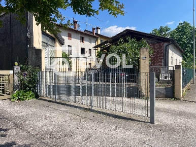 Foto Casa indipendente in Via 4 Novembre, Campoformido Centro di 339 m²