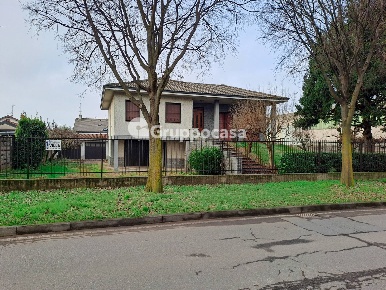 Foto Villa unifamiliare in Via Forlanini, Santo Stefano Ticino di 215 m²