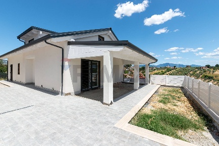 Foto Casa indipendente in VIA CARLO CATTANEO, Monterotondo di 170 m²