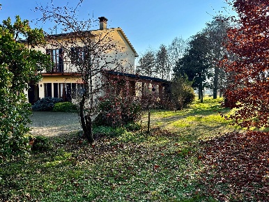 Foto Casa indipendente a Casanova Lonati di 375 m² con 7 locali in vendita