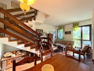Foto Casa indipendente in Mezzanino 1, Mezzanino di 375 m² con 7 locali