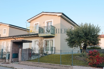 Foto Casa indipendente in Località Bertoletta, Peschiera del Garda