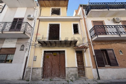 Foto Casa indipendente in Via Tenente Mangiapane, Cinisi Centro di 120 m²