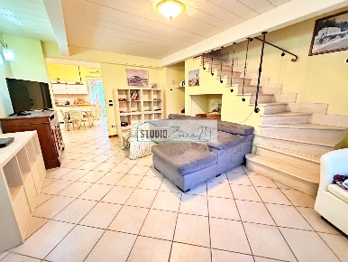 Foto Appartamento in Via Federigi, Seravezza di 115 m² con 6 locali