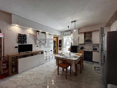 Foto Appartamento in Via Santa Croce, Vieste Centro di 100 m² con 4 locali