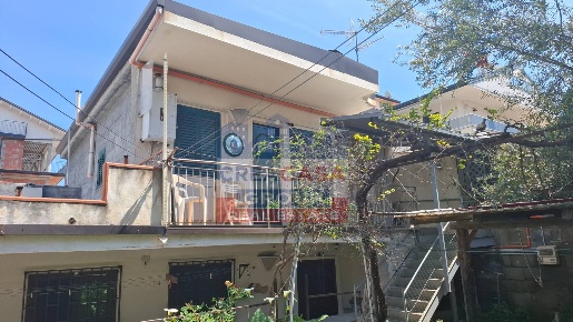 Foto Case semi ndipendenti in Via Consolare Valeria, Giardini-Naxos Centro