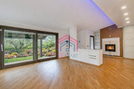 Foto Villa singola in Viale Ascanio, Pomezia Colli di Enea - Sedici Pini