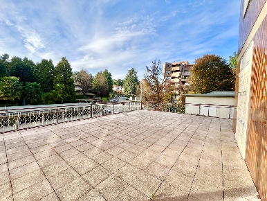 Foto Appartamento in Largo Verrotti di Pianella 5, Gallarate di 100 m²