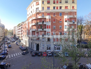 Foto Negozio in Piazza Francesco Guardi 1, Milano Città Studi di 156 m²