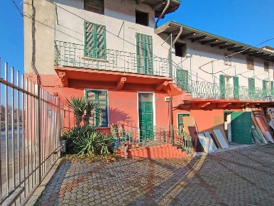 Foto Casa indipendente in Crosa, Arona Centro di 200 m² con 6 locali