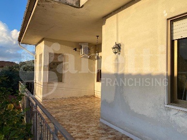 Foto Appartamento in Via MANZONI 159, Santa Giusta Centro di 139 m²