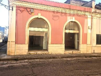 Foto Negozio in GiosuÃ¨ Carducci ang. via Galilei, Copertino di 220 m²