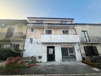 Foto Casa indipendente in Via Roma 10, Dragoni San Giorgio di 200 m²