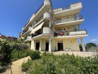 Foto Appartamento in Via del Parco 3, Nettuno Centro di 90 m² con 3 locali