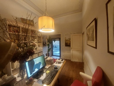 Foto Locale commerciale in Piazza del Duomo, Prato Centro Storico - Duomo