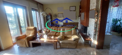 Foto Villa unifamiliare in via di montenero, Livorno di 235 m² con 9 locali