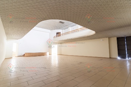 Foto Locale commerciale a Siracusa Gelone - Cadorna di 540 m² in vendita