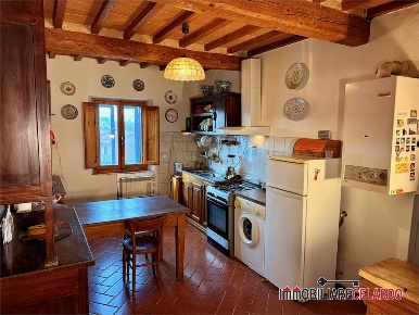 Foto Appartamento a Casole d'Elsa di 75 m² con 4 locali in vendita
