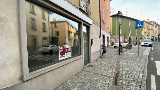 Foto Negozio in PIAZZA ROTA MASSIMO 22, Carvico di 70 m² con 1 locali