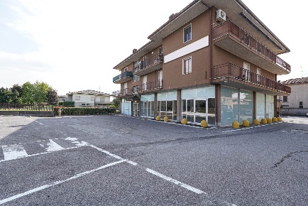 Foto Locale commerciale in VIA ROMA  10, Terno d'Isola Centro di 352 m²