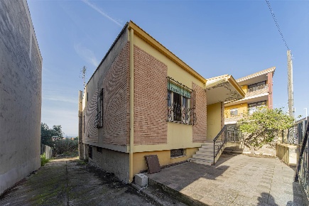 Foto Casa indipendente a Sinnai Centro di 215 m² con 3 locali in vendita