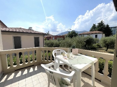 Foto Villa unifamiliare a Salò Centro di 200 m² con 8 locali in vendita