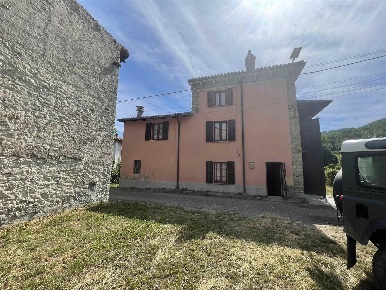 Foto Rustico a Zavattarello di 140 m² con 5 locali in vendita