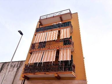 Foto Appartamento in Via Cassala 1, Bari Stanic di 104 m² con 4 locali
