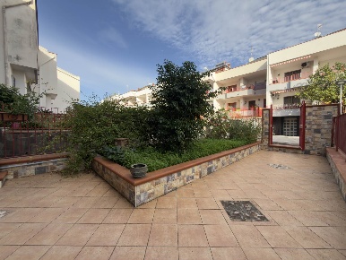 Foto Villa a schiera in Via San Leonardo  129, Salerno di 330 m² in vendita