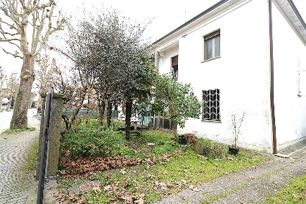 Foto Villa bifamiliare a Fusignano Centro di 140 m² con 9 locali in vendita