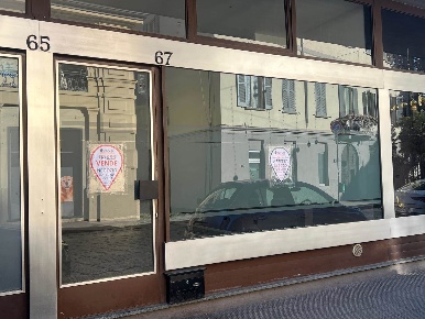 Foto Negozio in De Simoni, Sondrio Centro di 60 m² con 2 locali in affitto