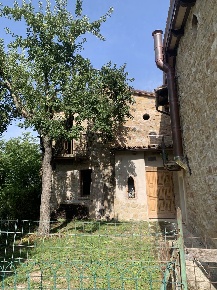 Foto Rustico a Camerino di 100 m² con 5 locali in vendita