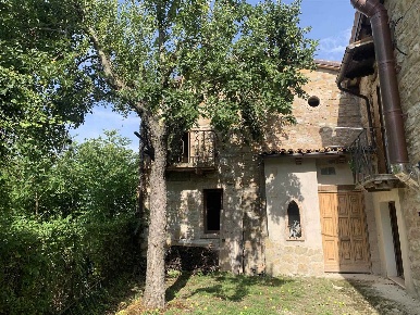 Foto Rustico a Camerino di 100 m² con 5 locali in vendita