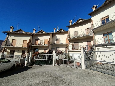 Foto Villa a schiera in ROMA, Scoppito di 180 m² con 5 locali in vendita