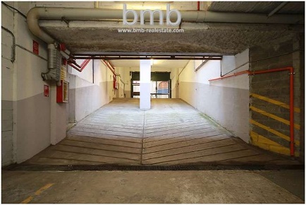 Foto Box in Via Camillo Benso di Cavour 5, Torino Via Roma di 10 m²