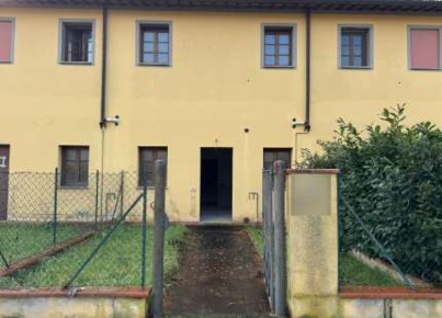 Foto Appartamento in Via Lucardese, Castelfiorentino di 81 m² con 5 locali